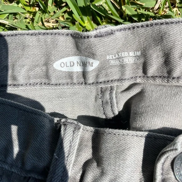 Relaxed Slim Old Navy Jeans - Picture 2 of 3